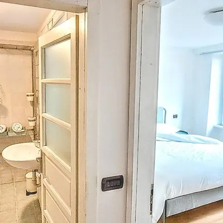 New Vintage 50s Iconic Design Flat - Center & Balcony * Trydent