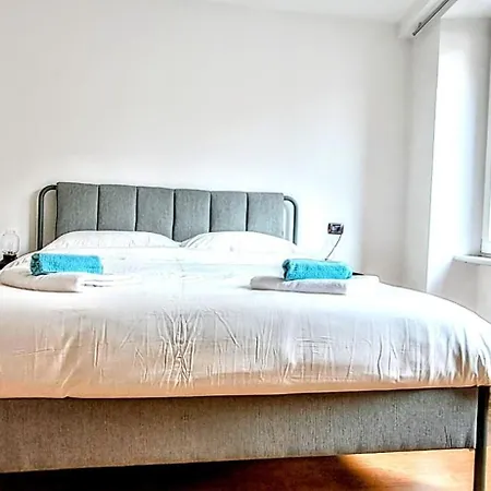 New Vintage 50s Iconic Design Flat - Center & Balcony Apartament