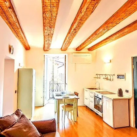 Aria Condizionata & Balcone - Fascino Anni '50 In Zona A Traffico Limitato Appartement Trente