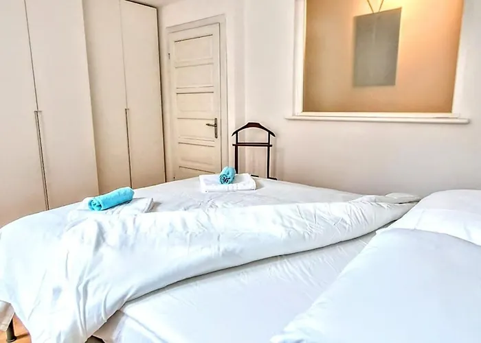 New Vintage 50s Iconic Design Flat - Center & Balcony *